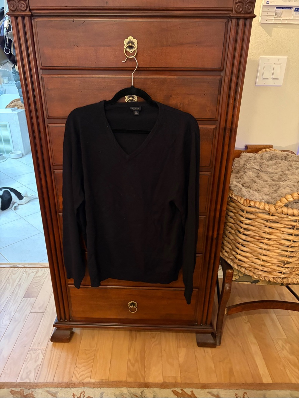 J.Crew Men's 100% merino wool black 
 V-Neck Sweater   size Xl